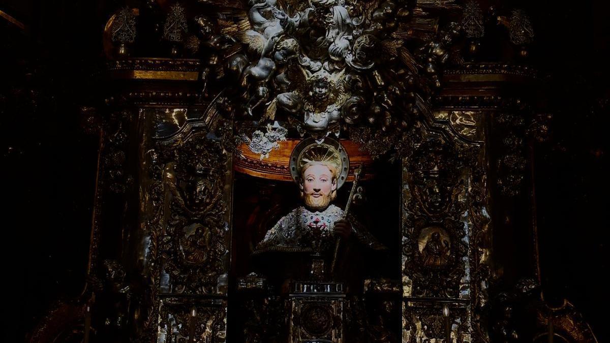 La foto de Manuel Gago captura el momento en el que el sol ilumina la cara del Apóstol Santiago en la Catedral