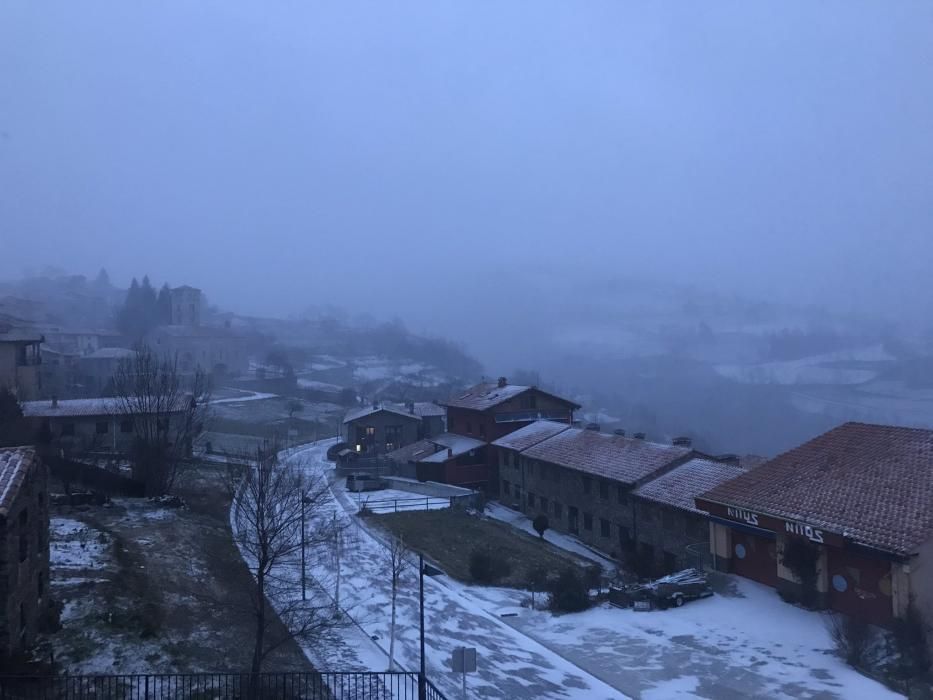 Molló s'ha llevat amb una fina cap de neu