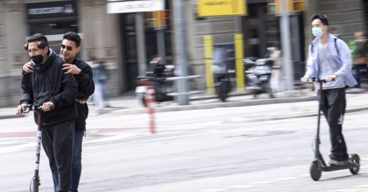 Un patinete eléctrico por las calles de Barcelona