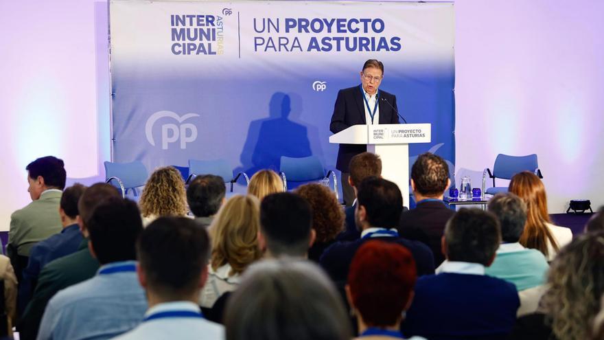 Canteli inaugura la Intermunicipal del PP en Oviedo con críticas a la &quot;deriva radical&quot; de Pedro Sánchez
