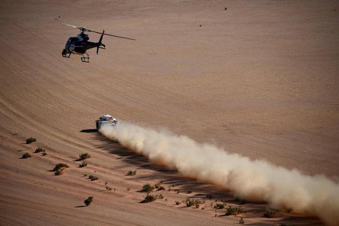 Carlos Sainz  del equipo JCW X-RAID durante la etapa 11 del Rally Dakar 2020 entre Shubaytah y Haradh.