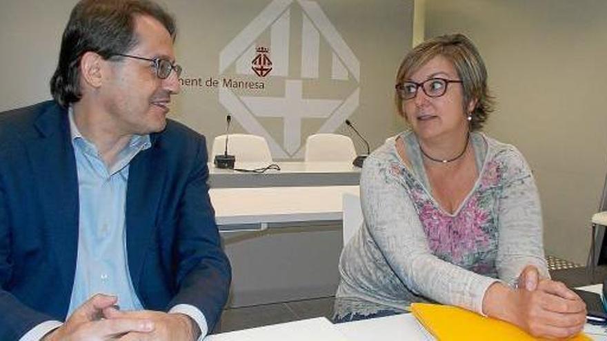 Antoni Llobet (CDC) i Mireia Estefanell (ERC), ahir a l&#039;ajuntament de Manresa