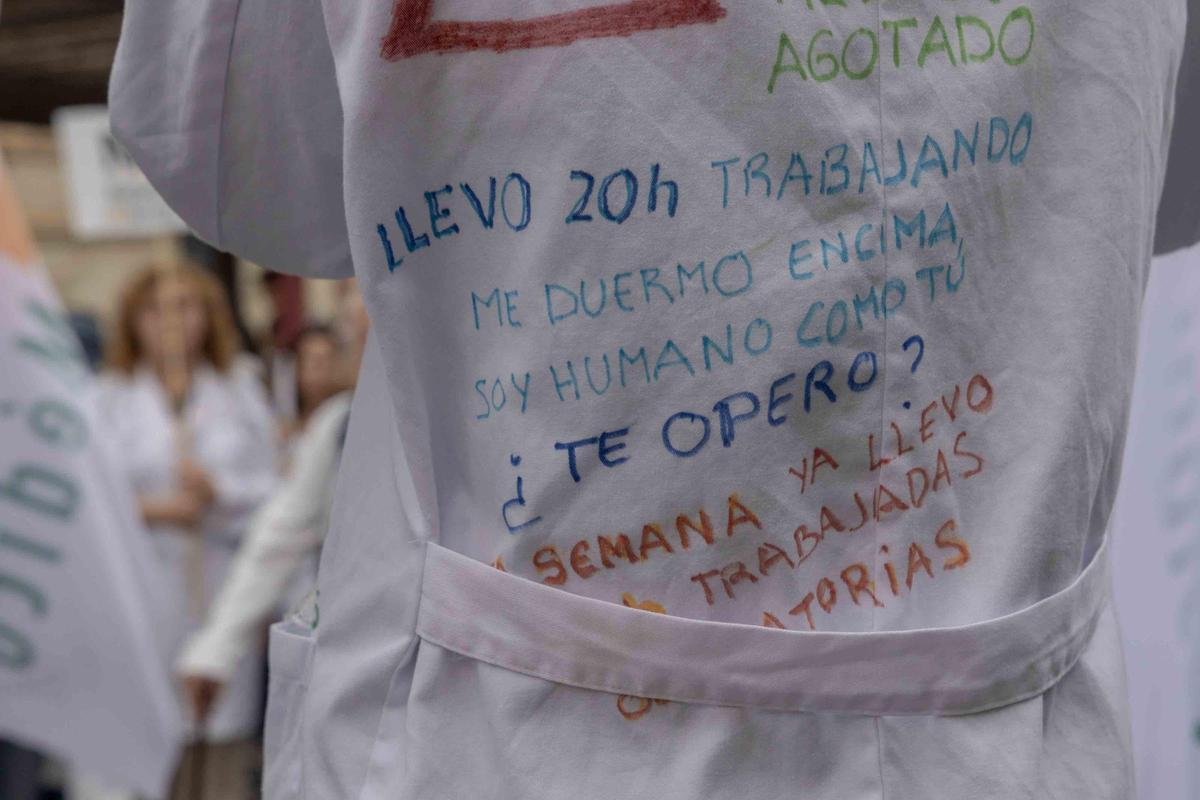 Médicos vuelven a protestar en Alicante contra la prohibición de ejercer en la sanidad privada