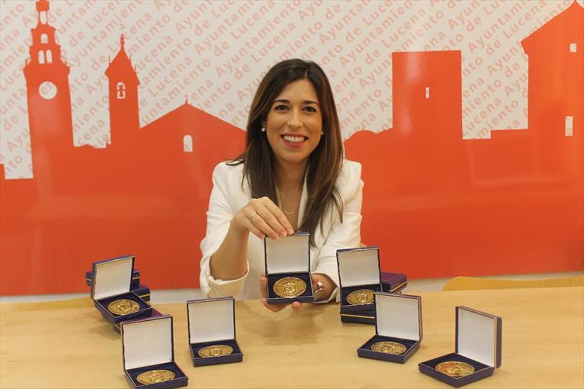 Diseñan una medalla para los 400 años del título de Ciudad