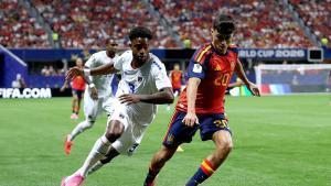 Pedri controla el balón en el duelo contra Cabo Verde.