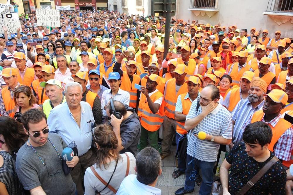 Gran protesta de los agricultores frente a la CHS