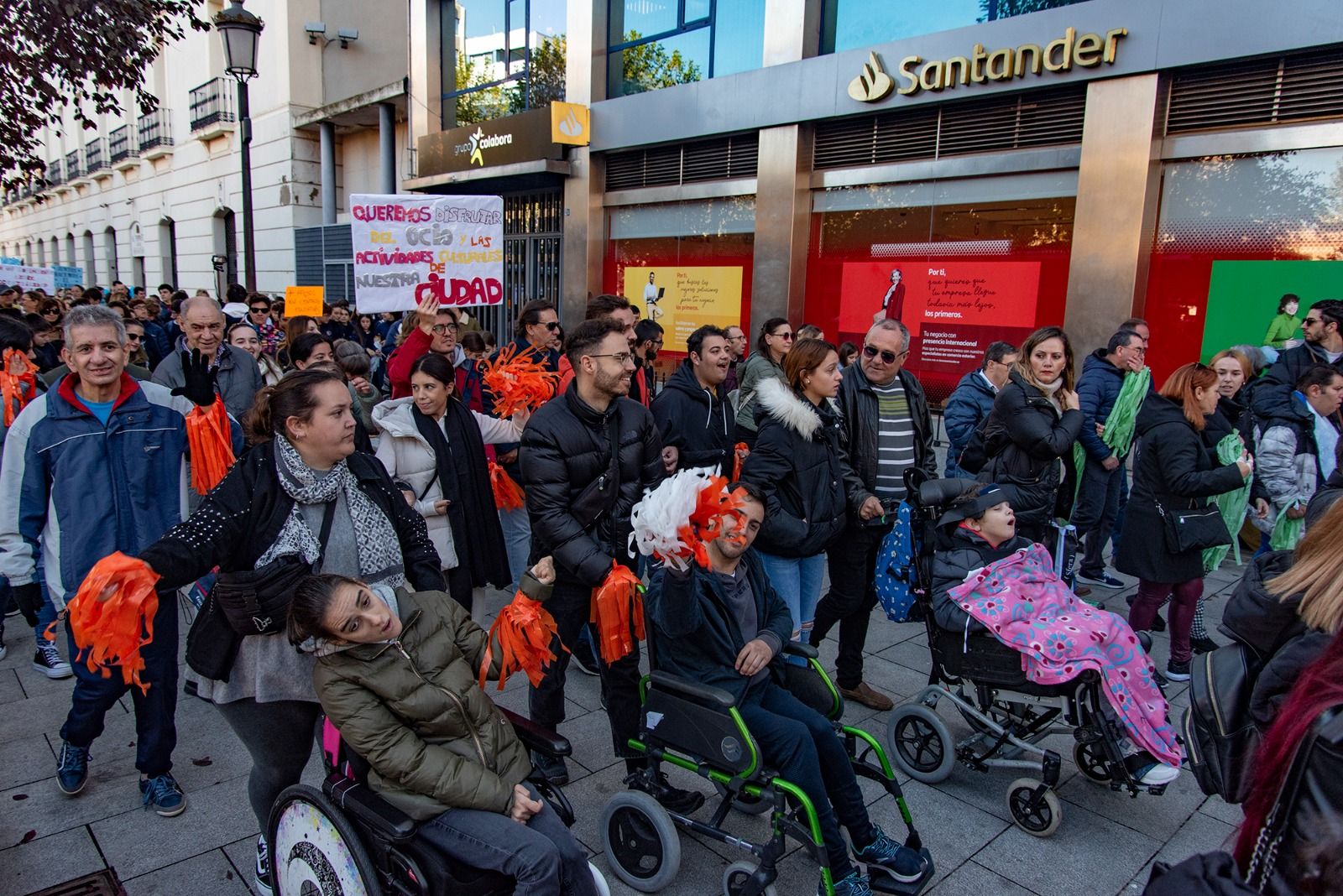 GALERÍA | El Día de la Discapacidad se celebra a ritmo de tambores en Badajoz