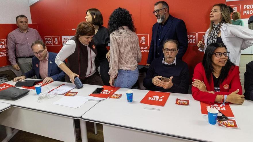 Morant advierte desde Alicante de los peligros del “fuego amigo” mientras respalda la gestora del PSOE local ante las maniobras de Franco
