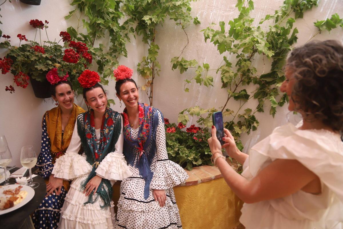 El ambiente familiar gana protagonismo en el recinto ferial pese al calor de la jornada