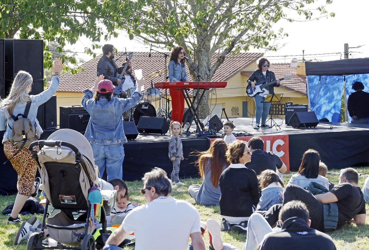 Concierto de Chungo Pastel (de Igualarte) en el Festival Picnic Sesións en Radio Costeira (Saiáns)