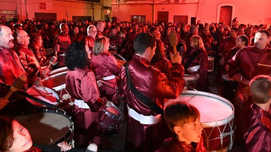 Almassora reviu la seua Setmana Santa amb el silenci de les processons i l’estrèpit de la Rompida