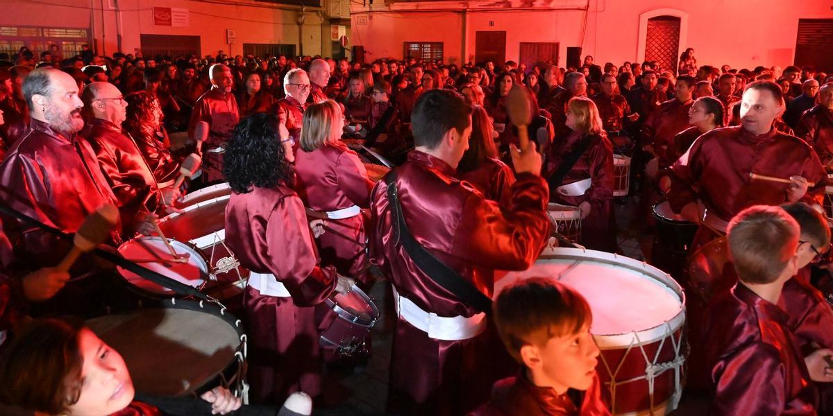 La Rompida que organitza Tambors de Passió és un dels actes més emblemàtics de la Setmana Santa a Almassora.