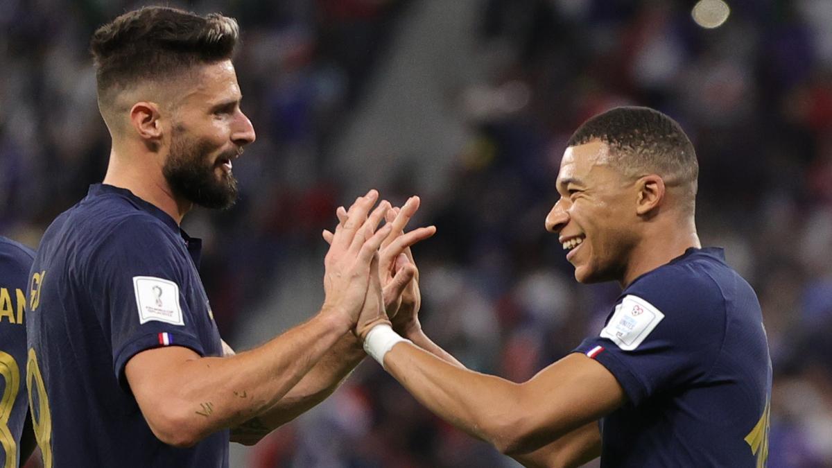 Giroud y Mbappé, celebrando un gol con Francia