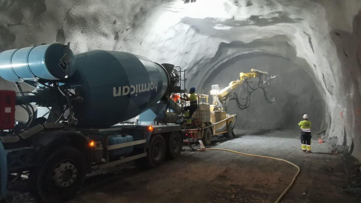 Interior del túnel de Guayedra.