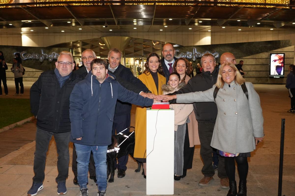 Momento del encendido, este viernes.