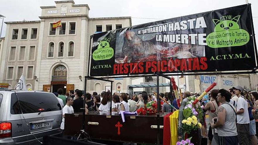 Una protesta contra las corridas de toros en Alicante, en imagen de archivo.