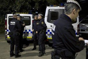 Una cinquantena d’agents de la Guàrdia Urbana i dels Mossos d’Esquadra han efectuat el macrocontrol d’alcoholèmia.