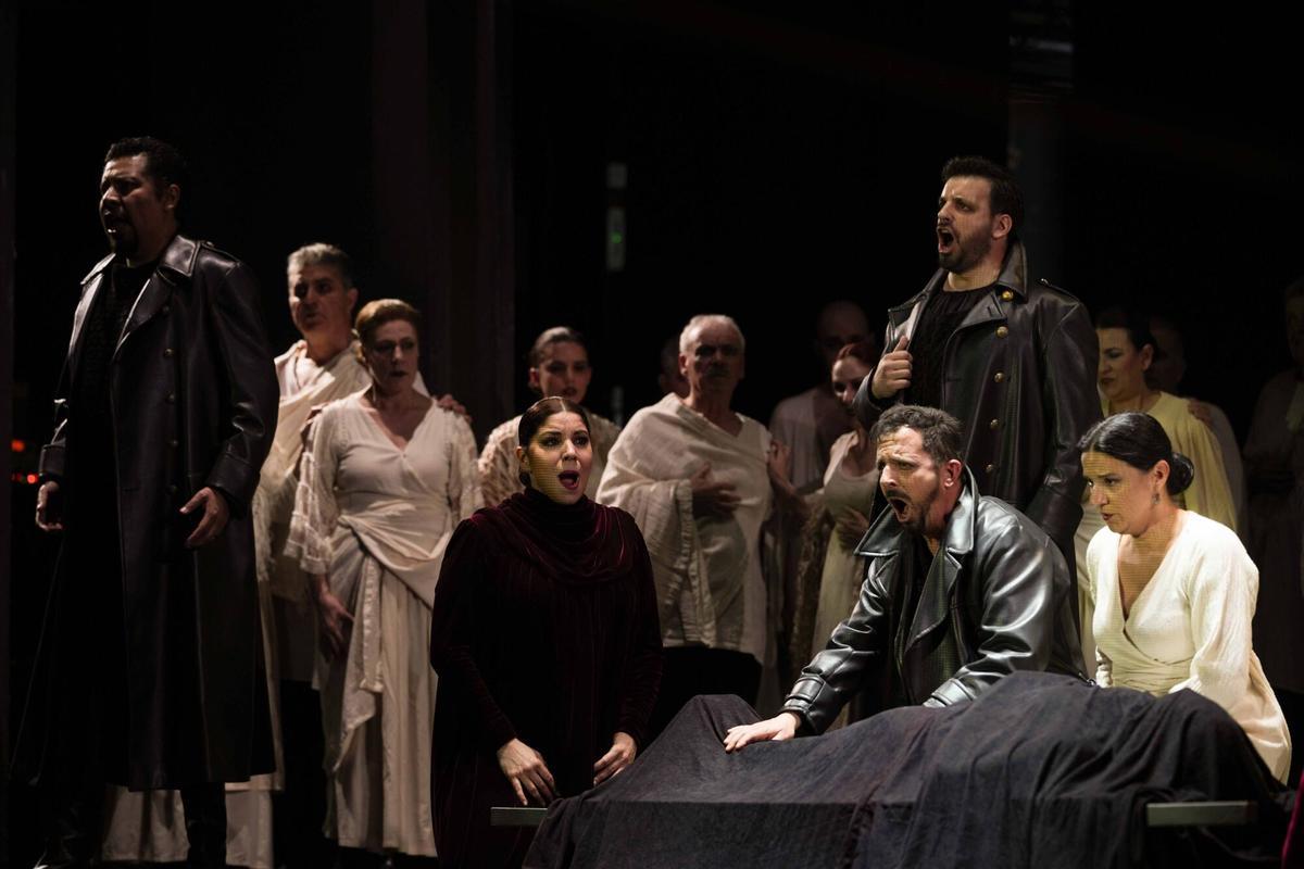 Córdoba estrena 'Macbeth' con ovación y lleno en el Gran Teatro