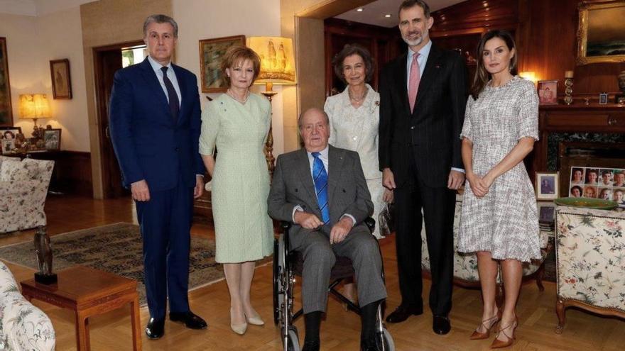 El Rey Juan Carlos ha reaparecido en silla de ruedas