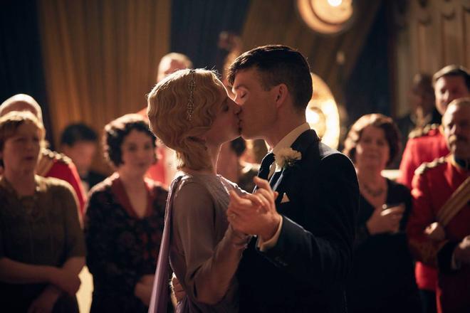 Annabelle Wallis y Cillian Murphy en la serie 'Peaky Blinders'