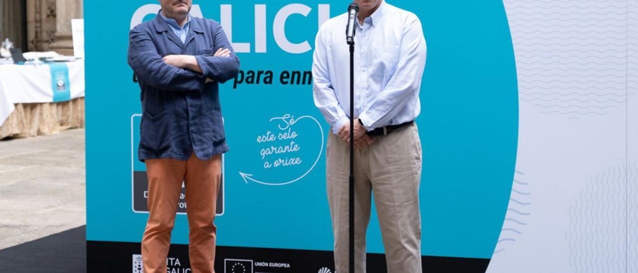 Antonio Basanta con Mané Calvo, en la presentación del Salón Mexillón de Galicia. |  // FDV