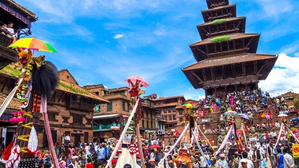 Agosto en el Gai Jatra, el festival de los difuntos nepalí