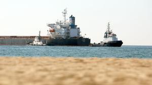 Dos vaixells de càrrega ucraïnesos. 07/08/2022 07 August 2022, Ukraine, Odessa: Two bulk carriers with Ukrainian grain leave Chornomorsk sea port. The ship Star Helena heads for China with 45 thousand tons of sunflower seeds, while Glory heads for Istanbul port with 66 thousand tons of corn. Photo: -/Ukrinform/dpa POLITICA INTERNACIONAL -/Ukrinform/dpa