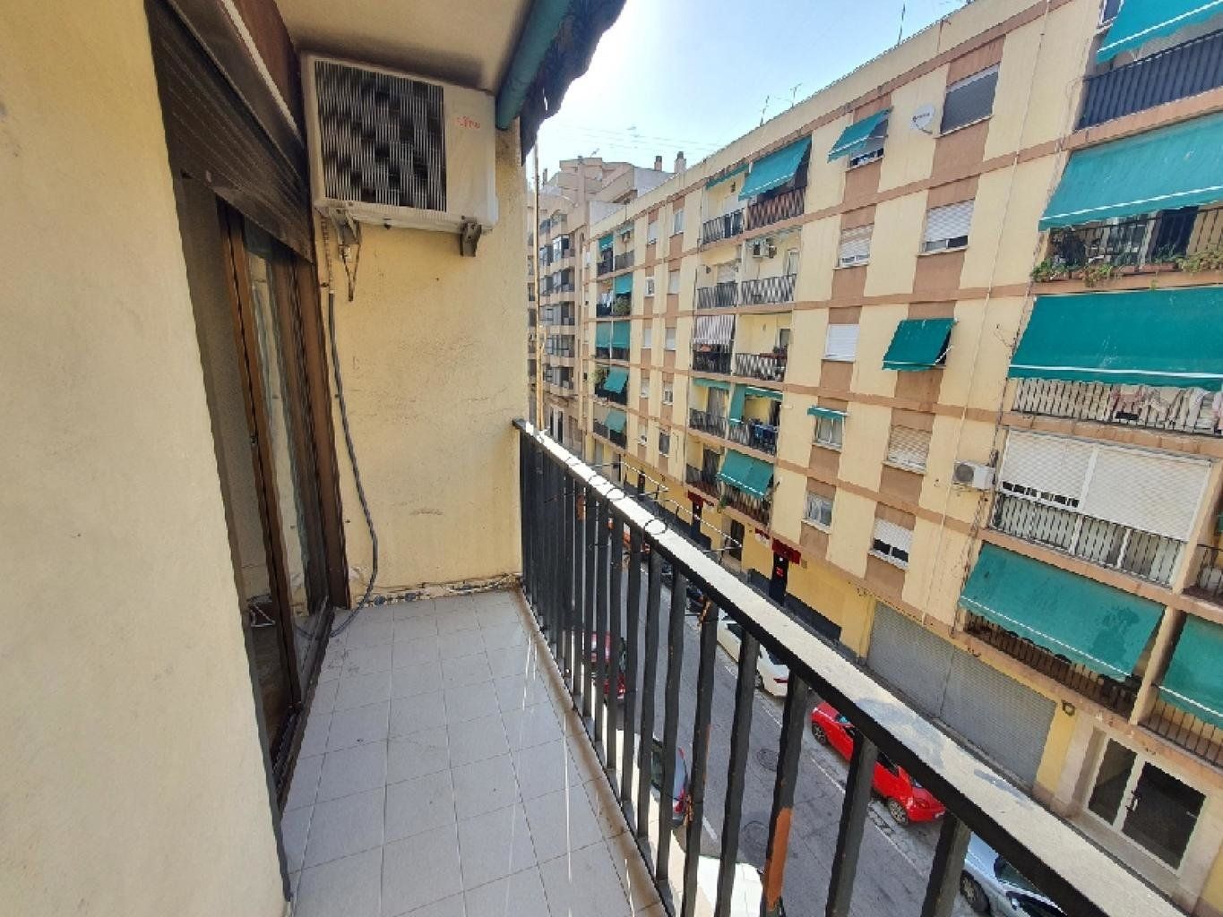 Piso a la venta en la calle Alcañiz por 87.300€