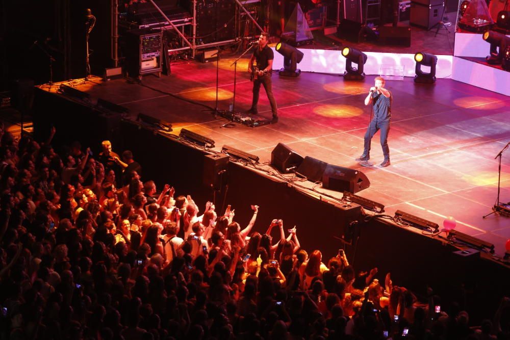 Un momento del concierto  de Alborán en la Plaza de Toros de Alicante.