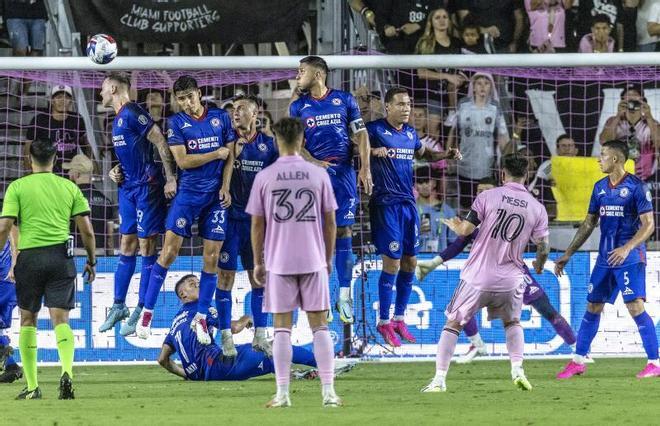 ¡Incluso LeBron James alucinó! Así fue el espectacular debut de Leo Messi