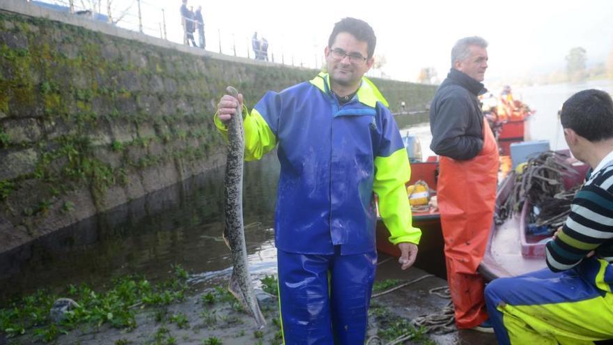 Pescadores de lamprea en el Ulla.