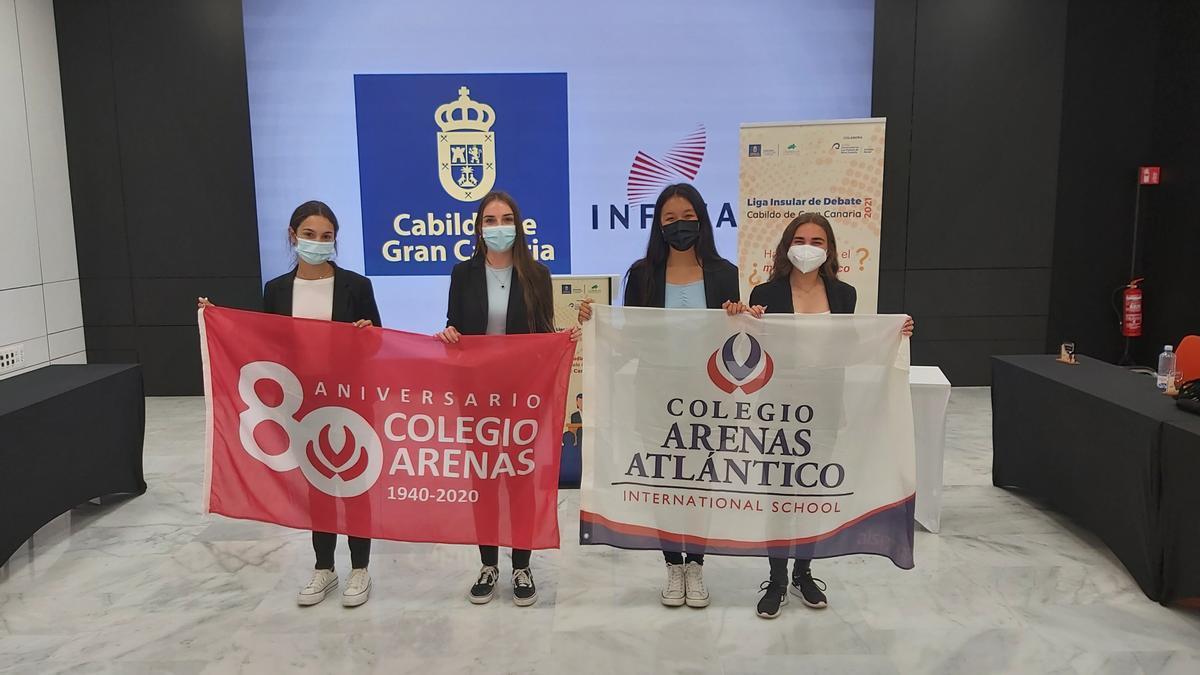 El equipo del Colegio Arenas Atlántico “Némesis, ganadoras de la Liga Insular de Debate