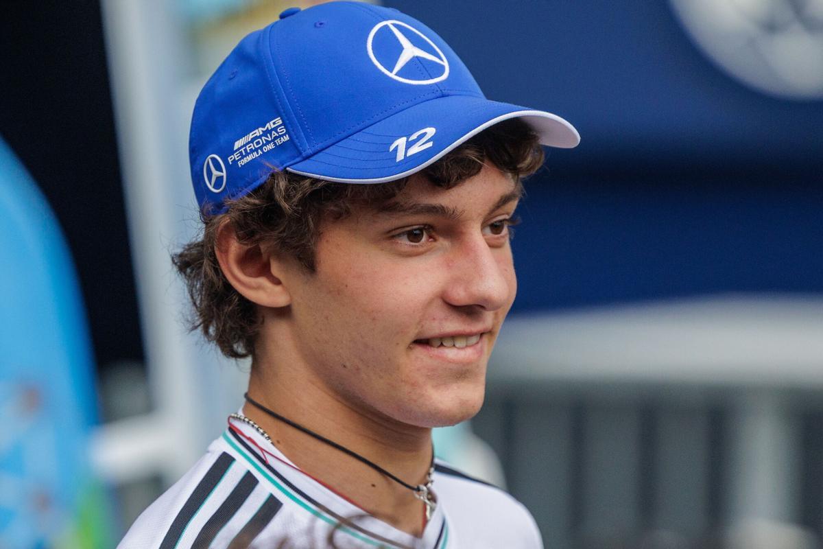 FRANCORCHAMPS (Belgium), 24/07/2025.- Mercedes driver Andrea Kimi Antonelli of Italy arrives for the Formula One Belgian Grand Prix, in Francorchamps, Belgium, 24 July 2025. The 2025 Formula 1 Belgian Grand Prix is held at the Circuit de Spa-Francorchamps racetrack on 27 July 2025. (Fórmula Uno, Bélgica, Italia) EFE/EPA/OLIVIER MATTHYS. gp belgica 2025. accion. circuito spa francorchamps