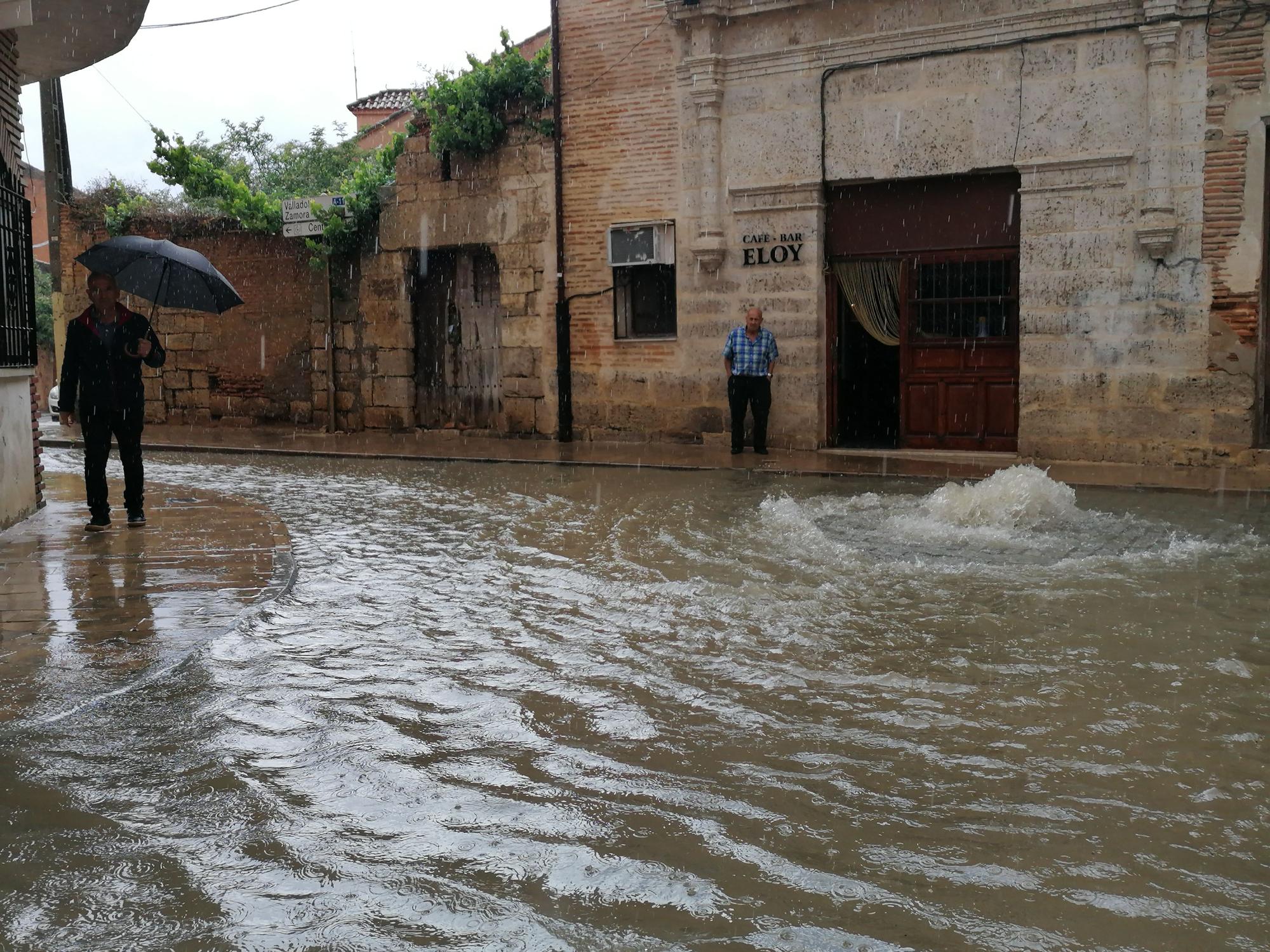 Impresionante tromba de agua en Toro