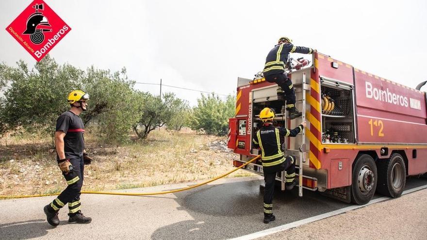 Primeros desalojados por el incendio en la Vall d&#039;Ebo