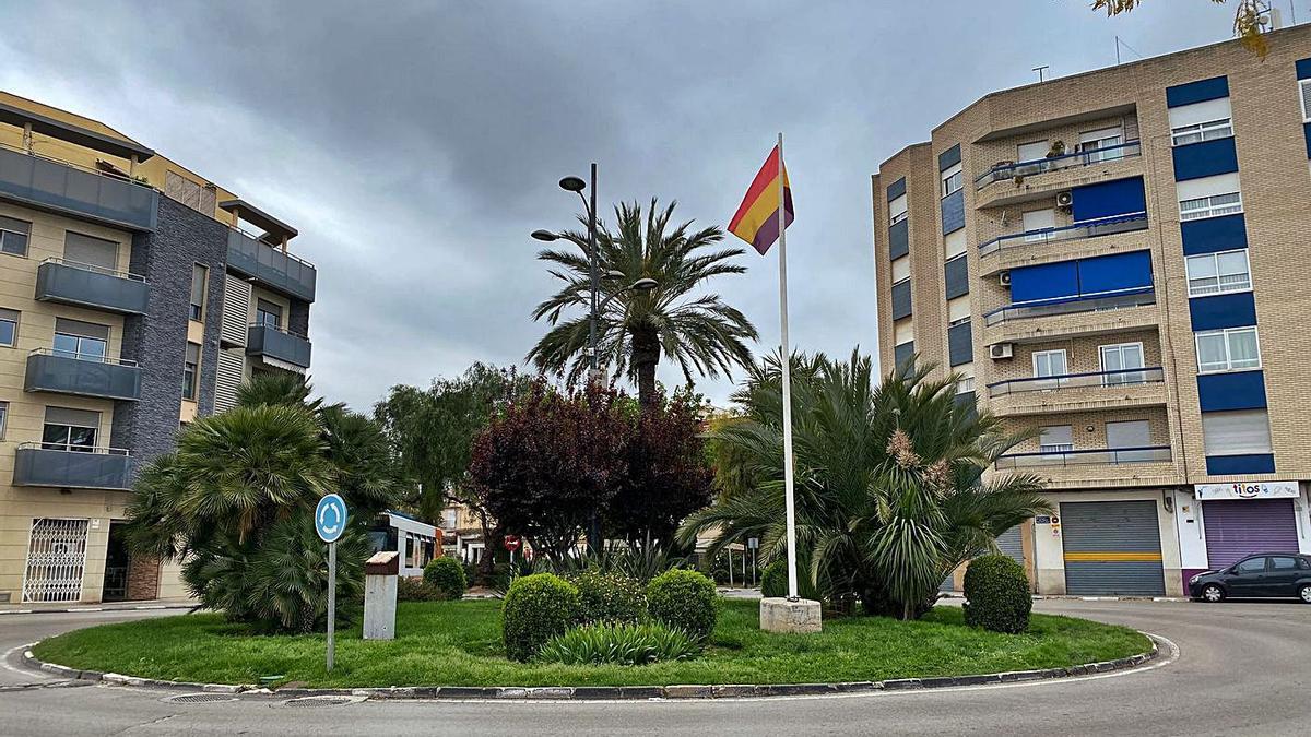 Paterna iza la bandera de la República en su 90 aniversario | LEVANTE-EMV