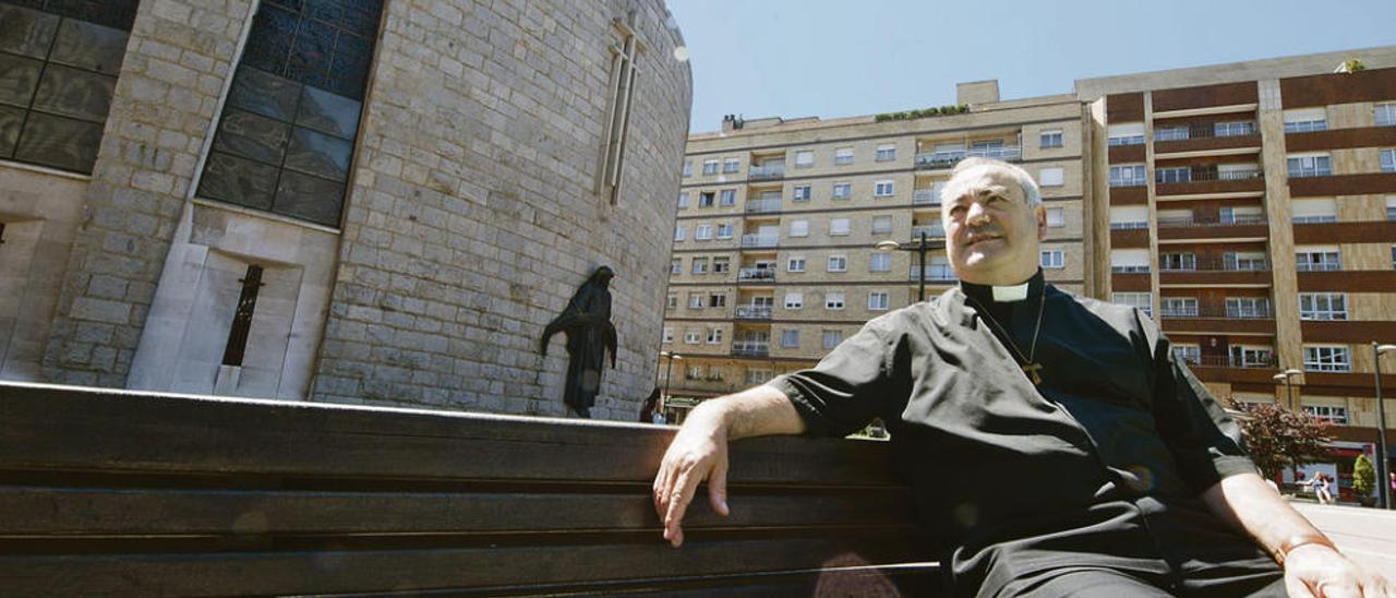 Fernando Llenín Iglesias, en la plaza de la Gesta.