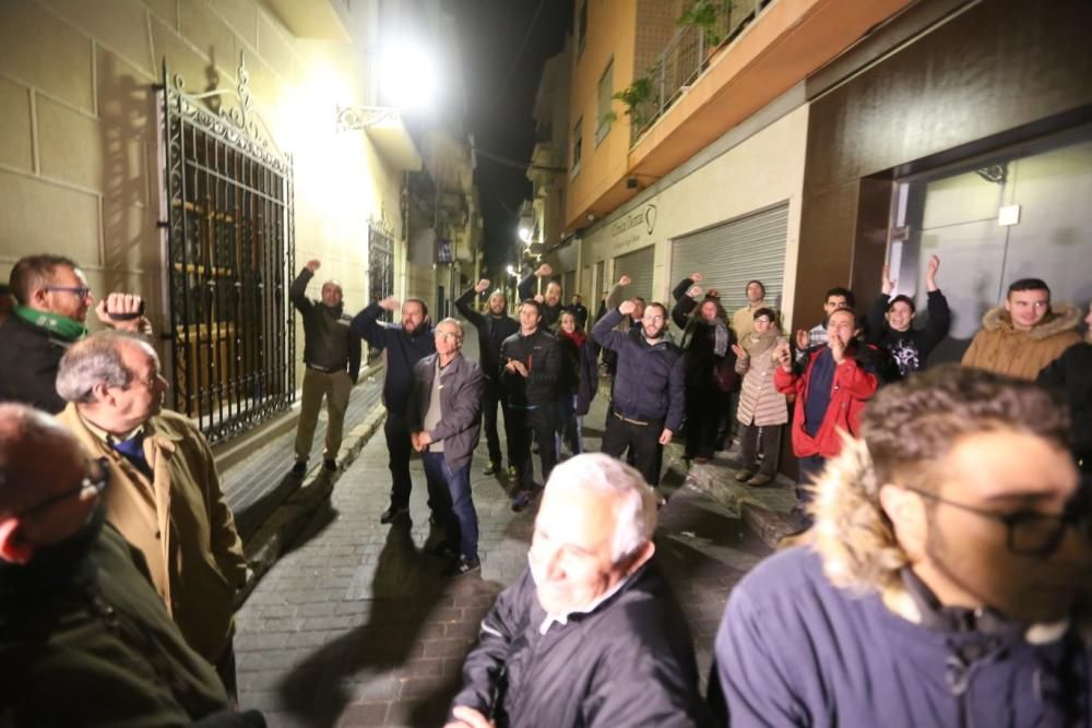 Retiran la Cruz de Callosa de Segura entre fuertes medidas de seguridad