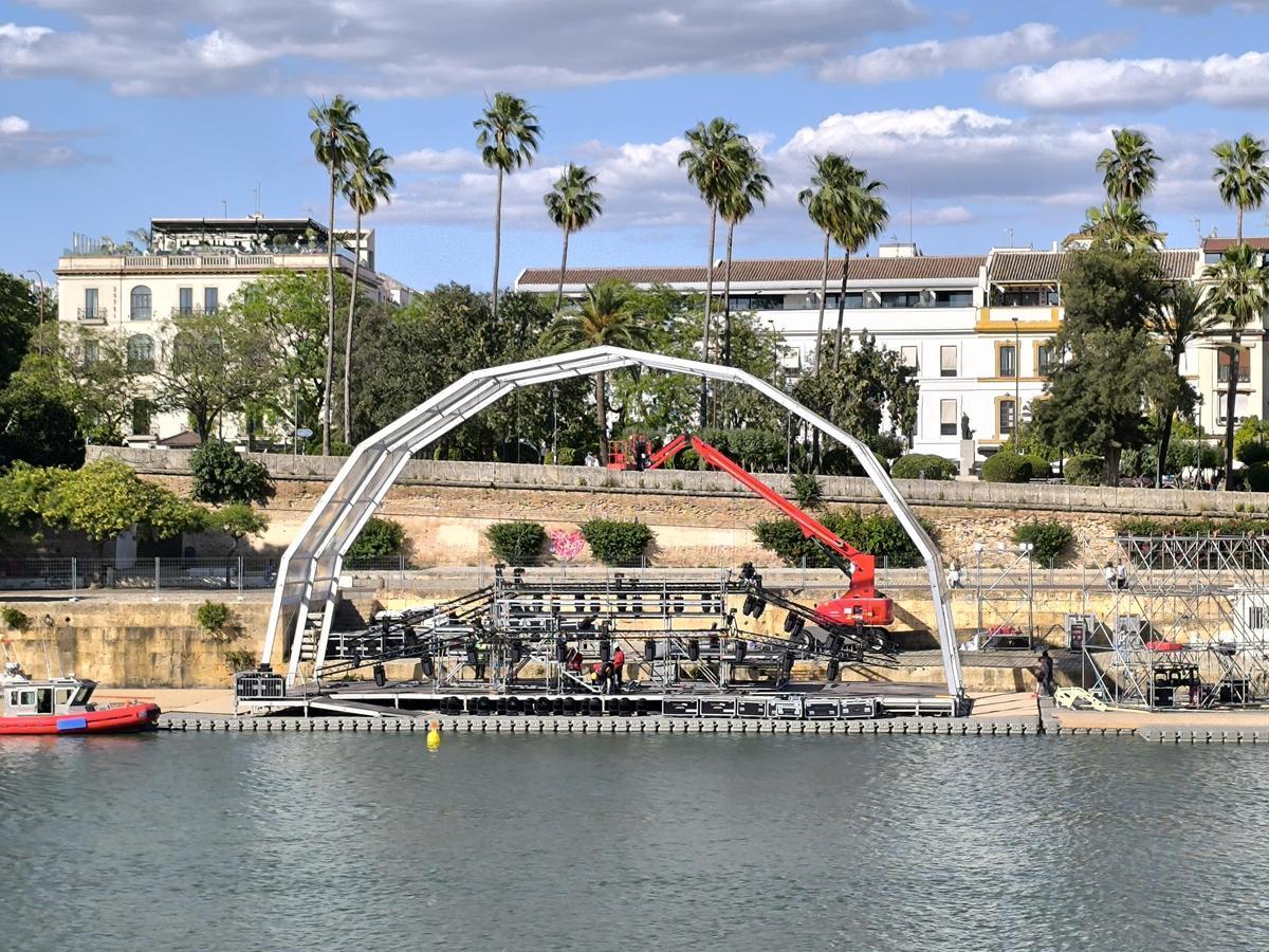 Plataforma instalada frente al Muelle de la Sal para el estreno mundial de 'Berlín'