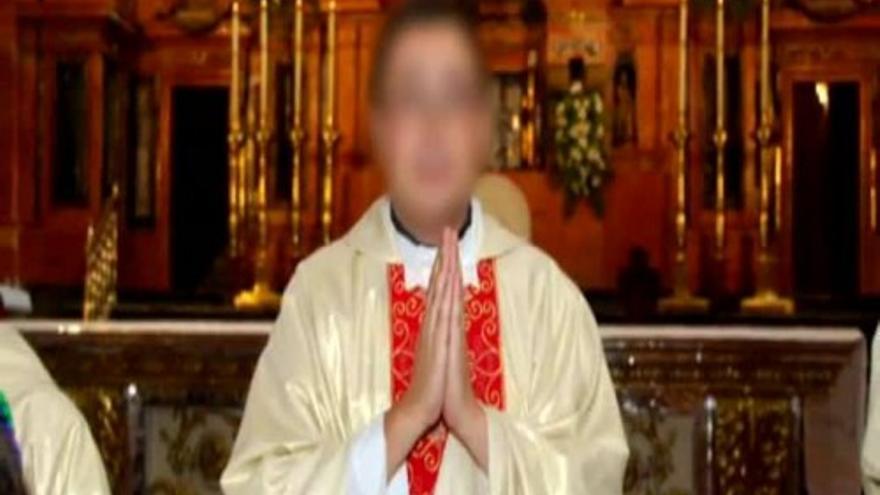 Readmiten a un sacerdote acusado de abusos