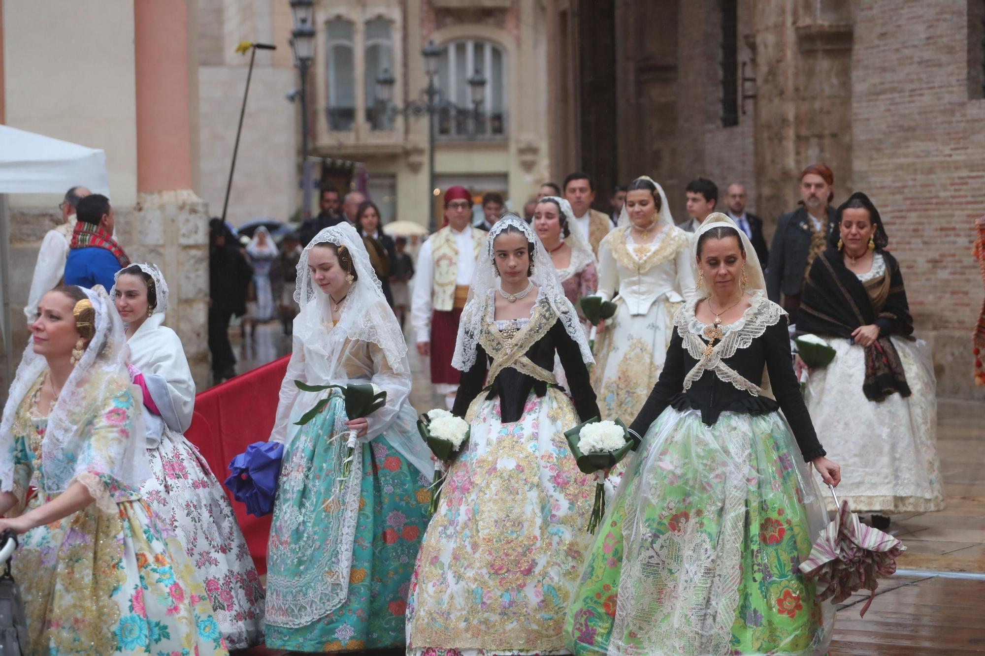 Búscate en el primer día de ofrenda por la calle de la Paz (entre las 18:00 a las 19:00 horas)