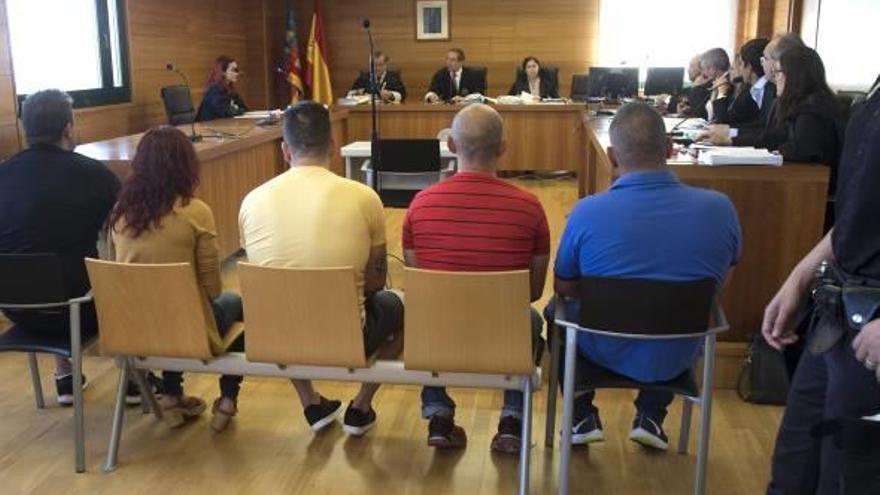Los procesados, ayer en la Audiencia de Castelló.