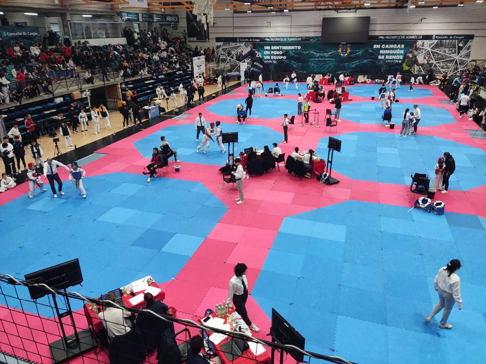 El Campeonato Gallego de Promesas y Veteranos llena O Gatañal de aficionados al taekwondo