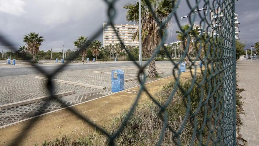 Turismo apuesta por Urbanova para reubicar el aparcamiento de autocaravanas desmantelado en Playa de San Juan