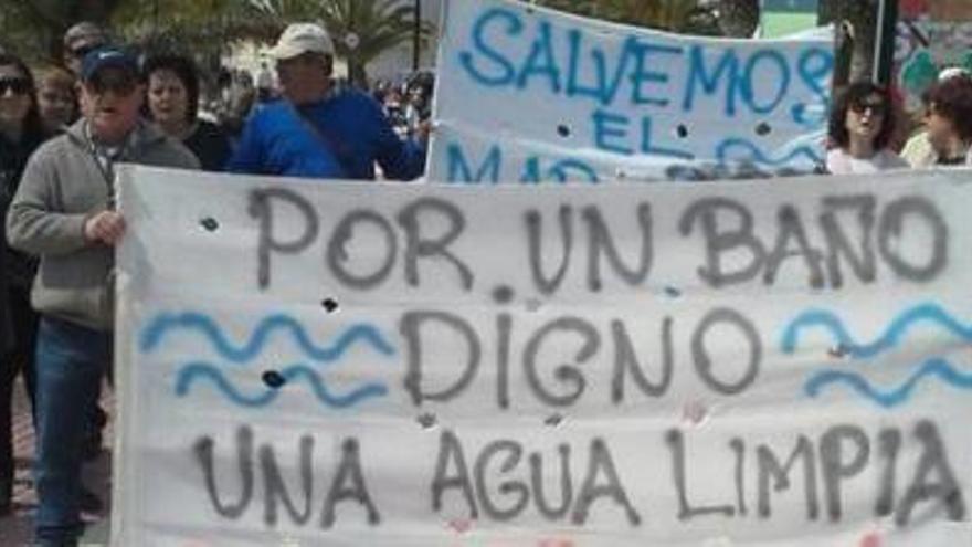 Vecinos de Lo Pagán siguen luchando para que limpien la playa de Villananitos