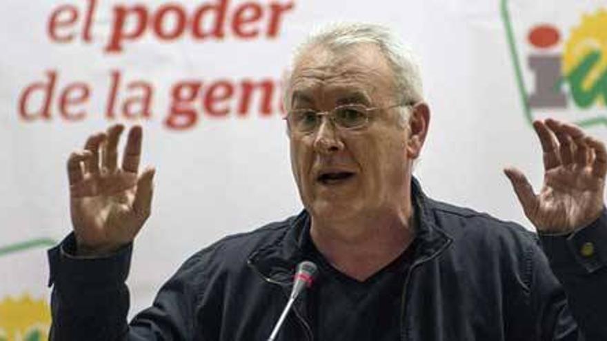 Cayo Lara tacha de &quot;electoralista&quot; la moción de censura de Extremadura