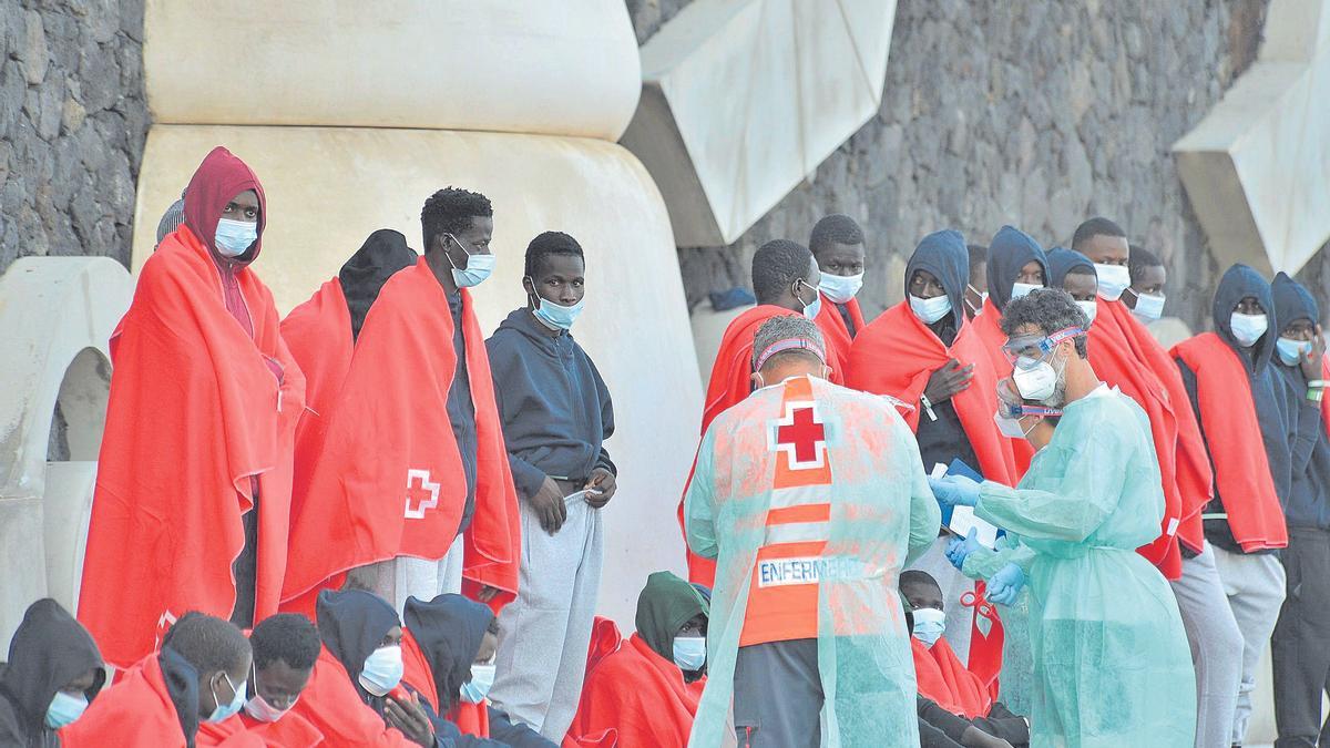 Salvamento Marítimo rescata a 286 personas en un día en Canarias