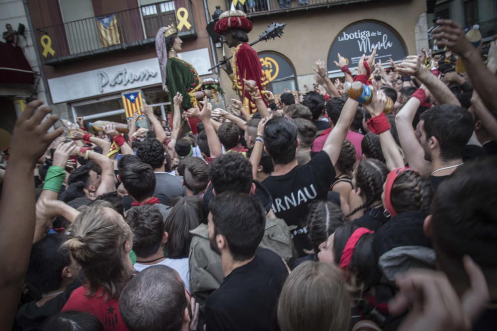 Berga estrena la Patum 2019 amb un passacarrers atapeït i calorós