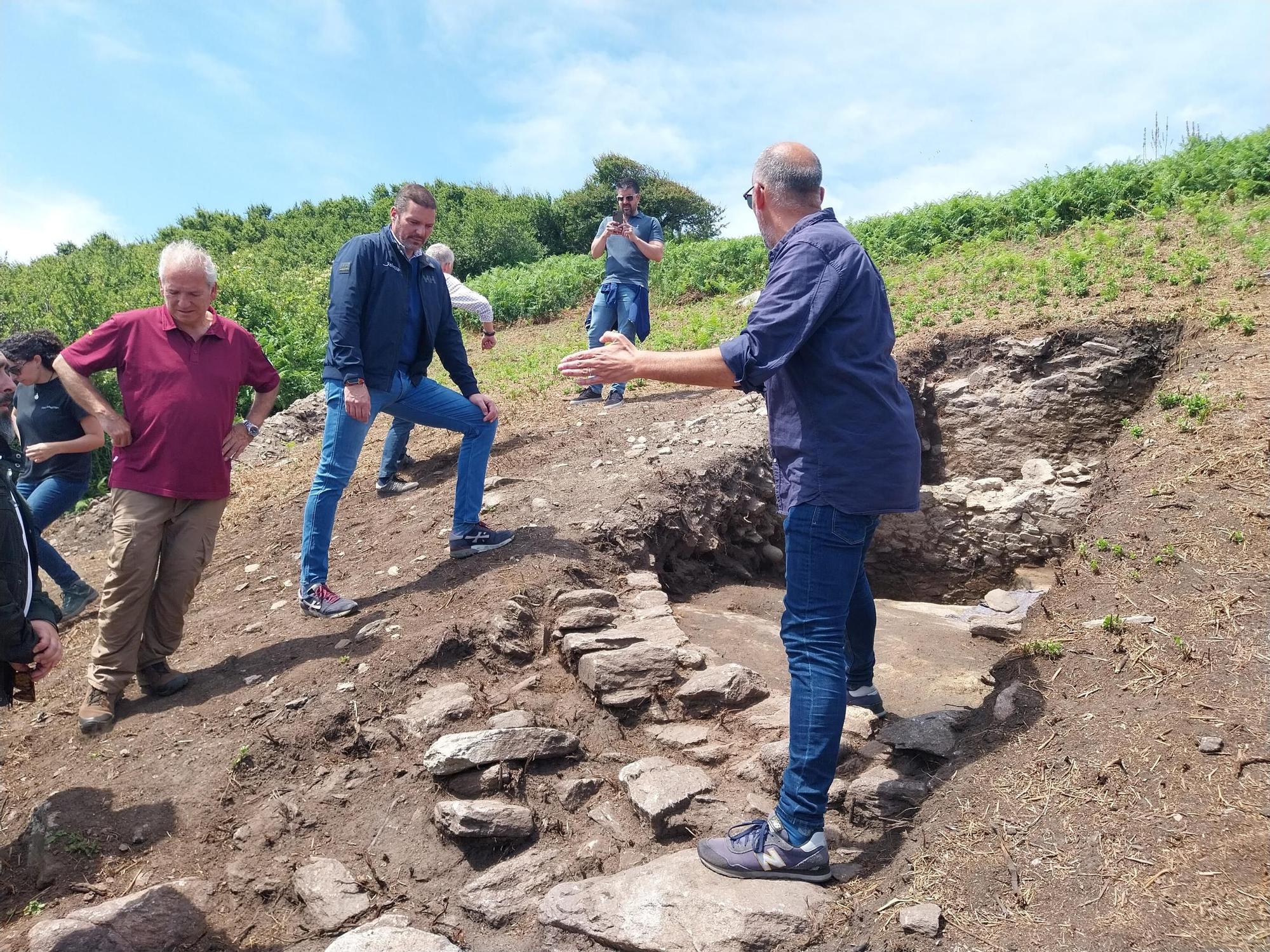 Visita a la isla de Ons: la antigua capilla de San Xaquín y el yacimiento de Castelo dos Mouros