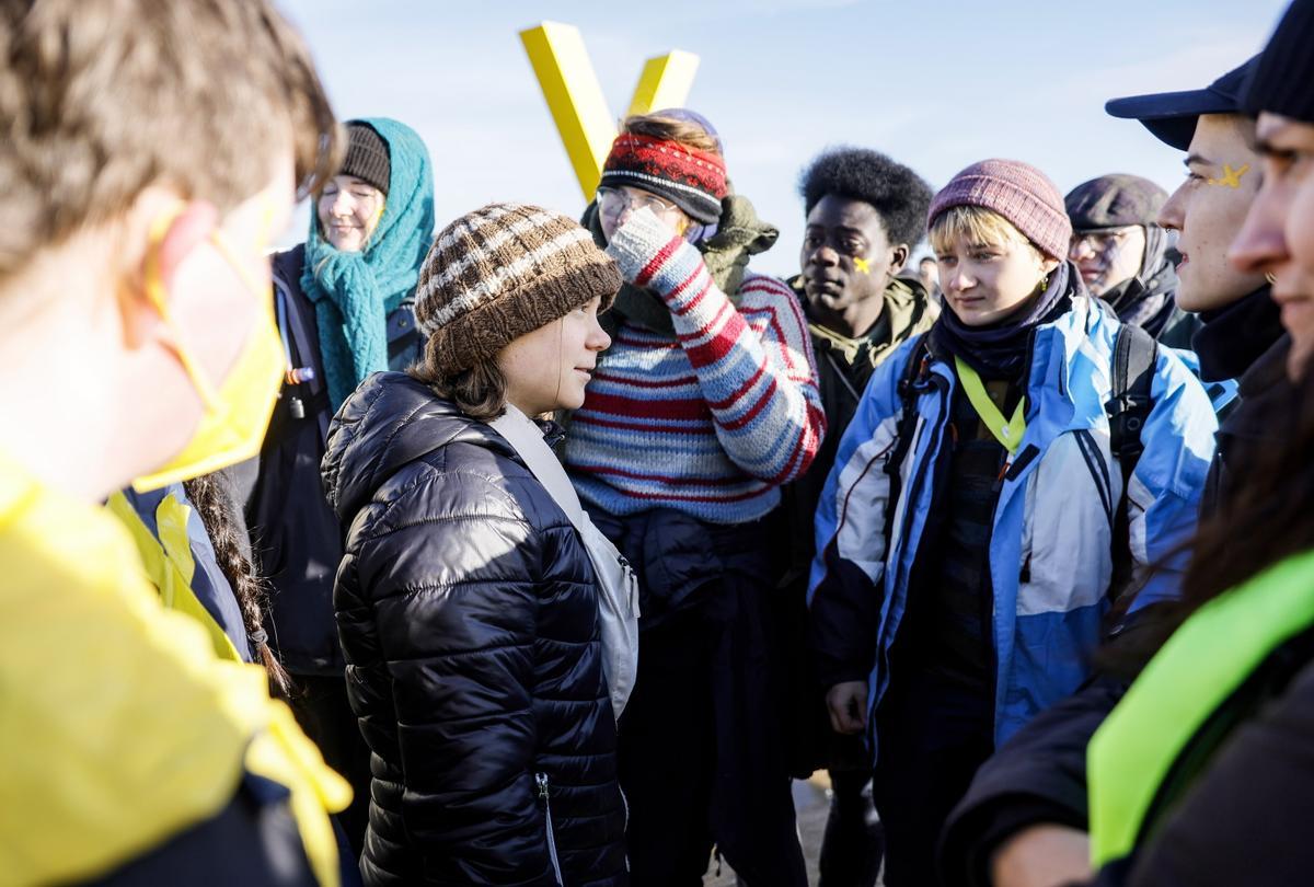 La activista climática Greta Thunberg protesta contra la expansión de la mina de lignito a cielo abierto Garzweiler de la empresa de servicios públicos alemana RWE a Luetzerath, Alemania